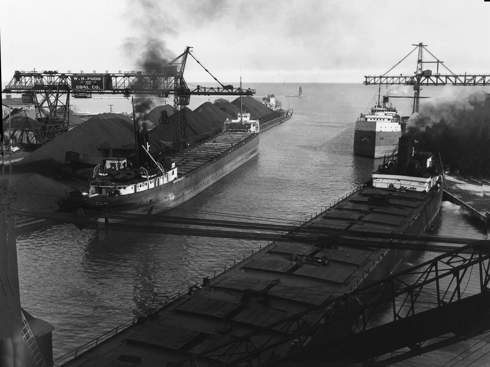 Coal dock along Root River, 1948